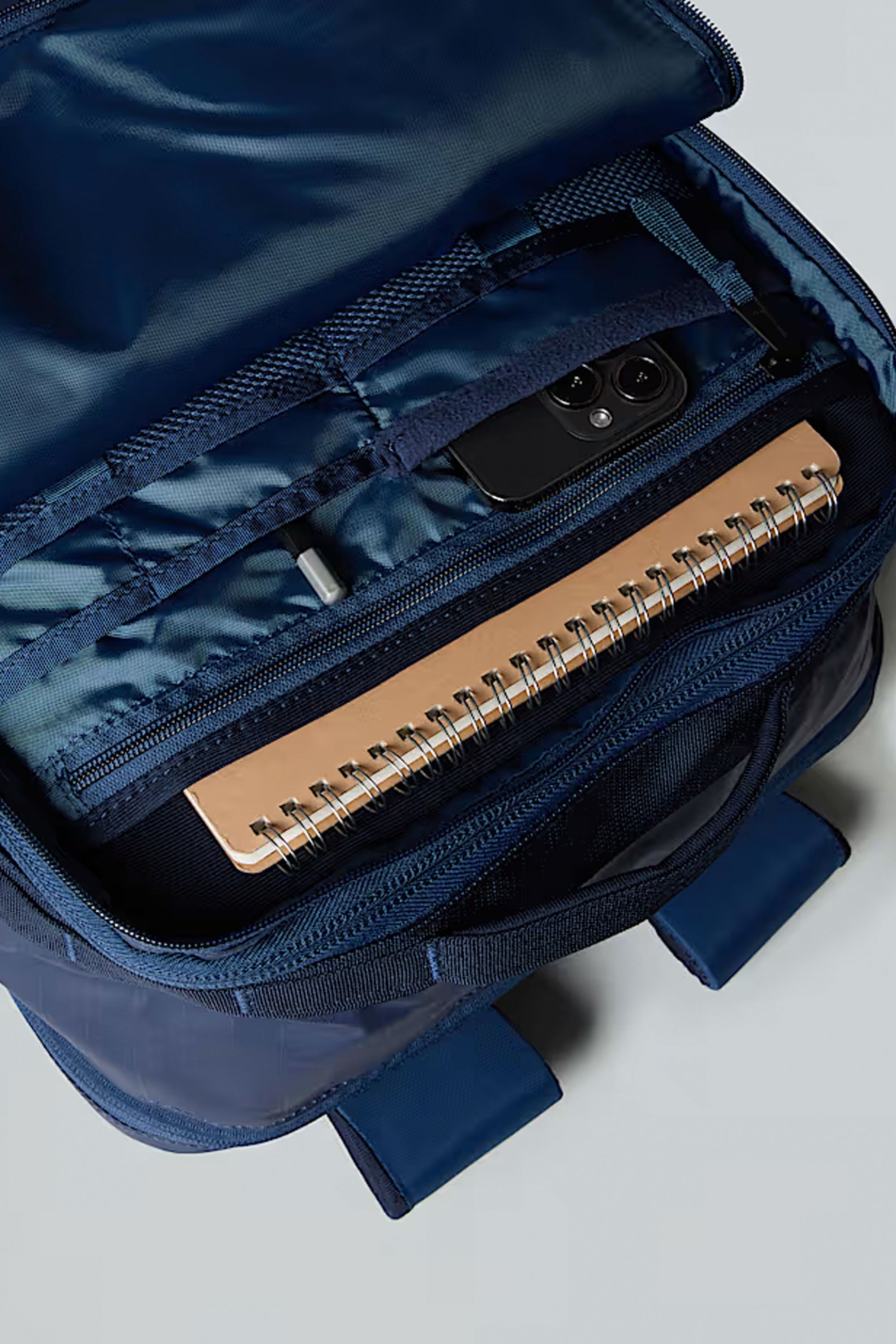 THE NORTH FACE - BASE CAMP VOYAGER TRAVEL PACK - 35L