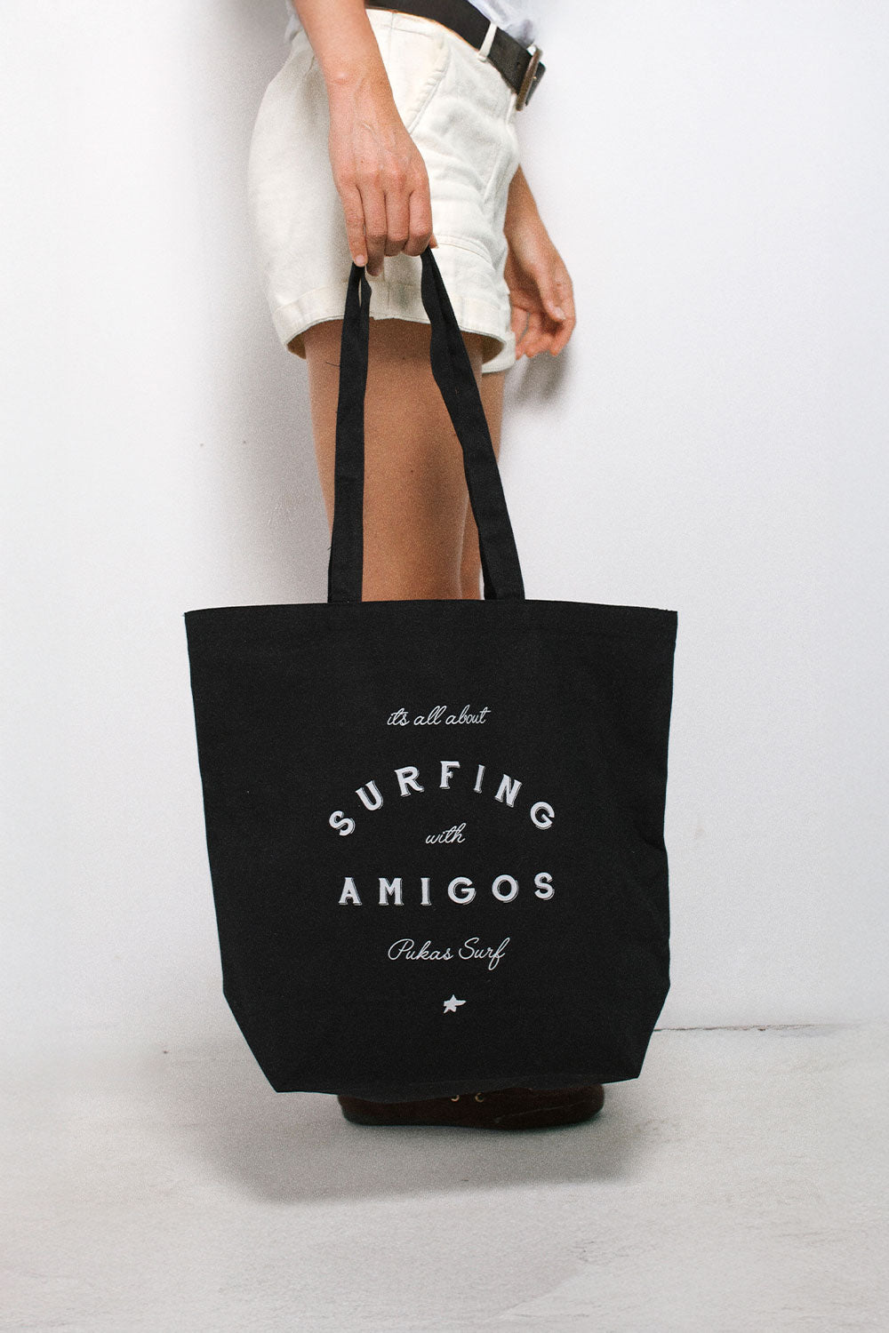 PUKAS SURF SHOP - SURFING WITH AMIGOS TOTE