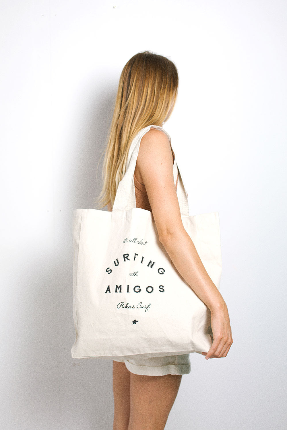 PUKAS SURF SHOP - SURFING WITH AMIGOS TOTE