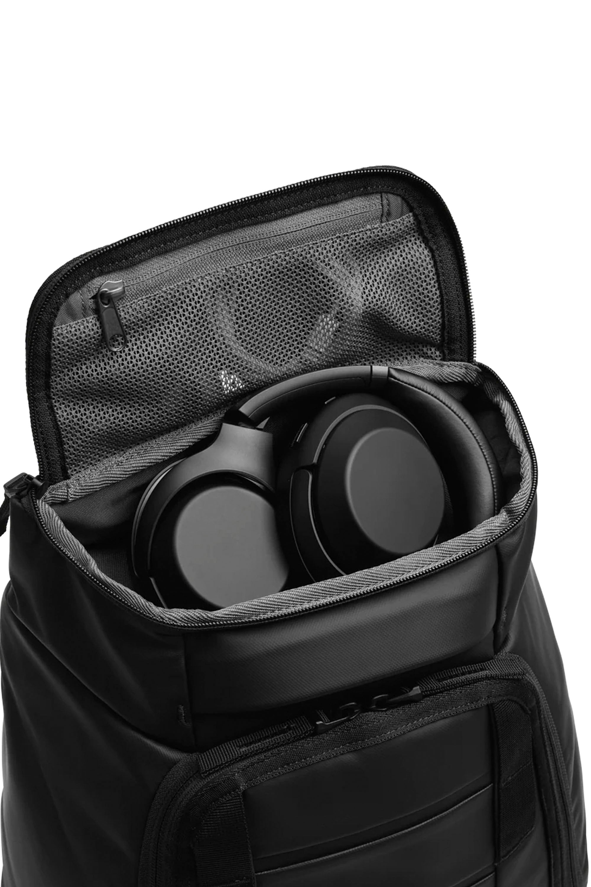 Db - HUGGER BACKPACK - 20L - BLACK OUT