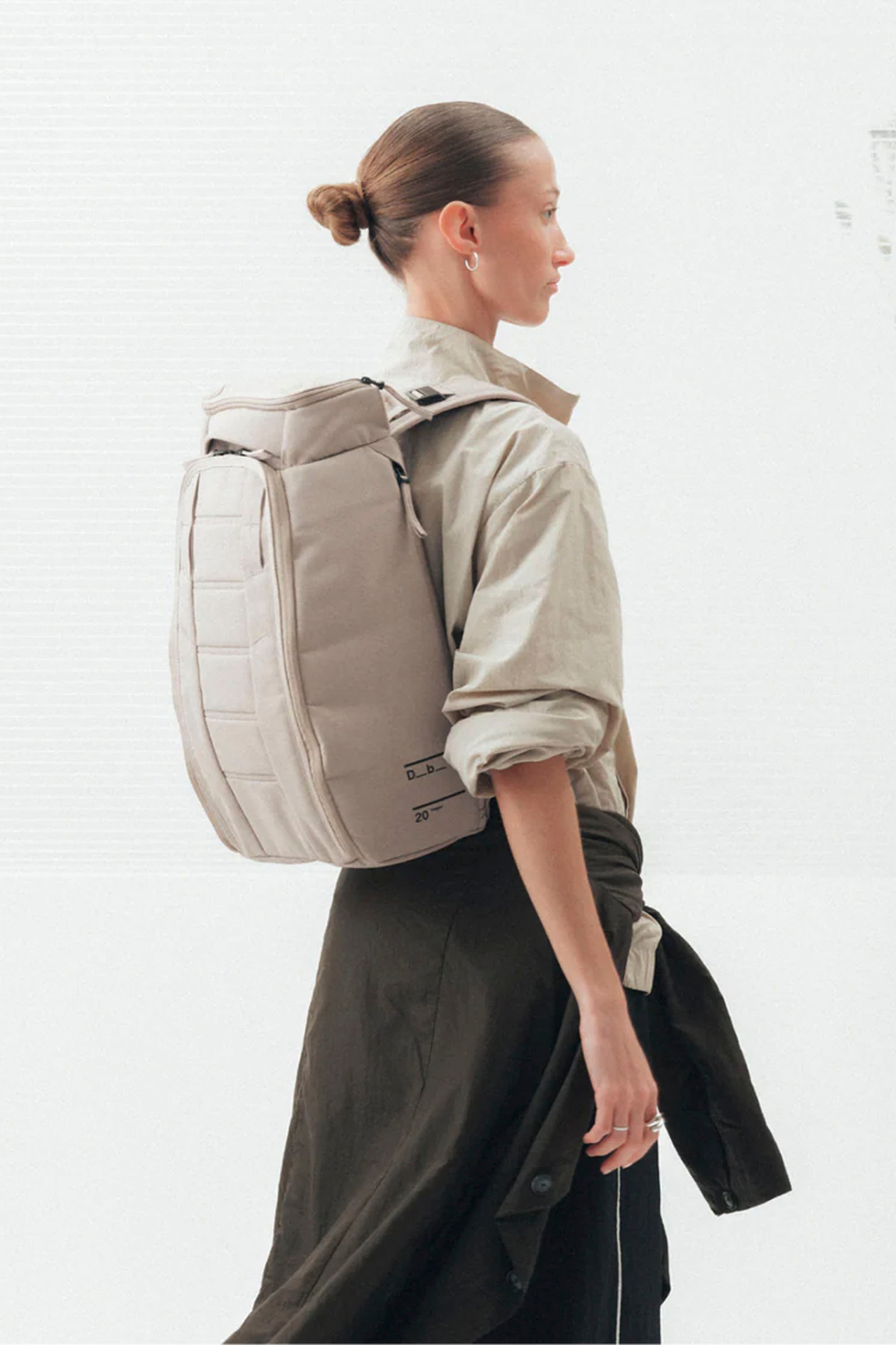 Db - HUGGER BACKPACK - 20L - FOGBOW BEIGE