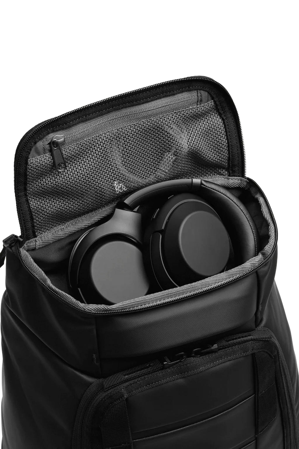 Db - HUGGER BACKPACK - 25L - BLACK OUT