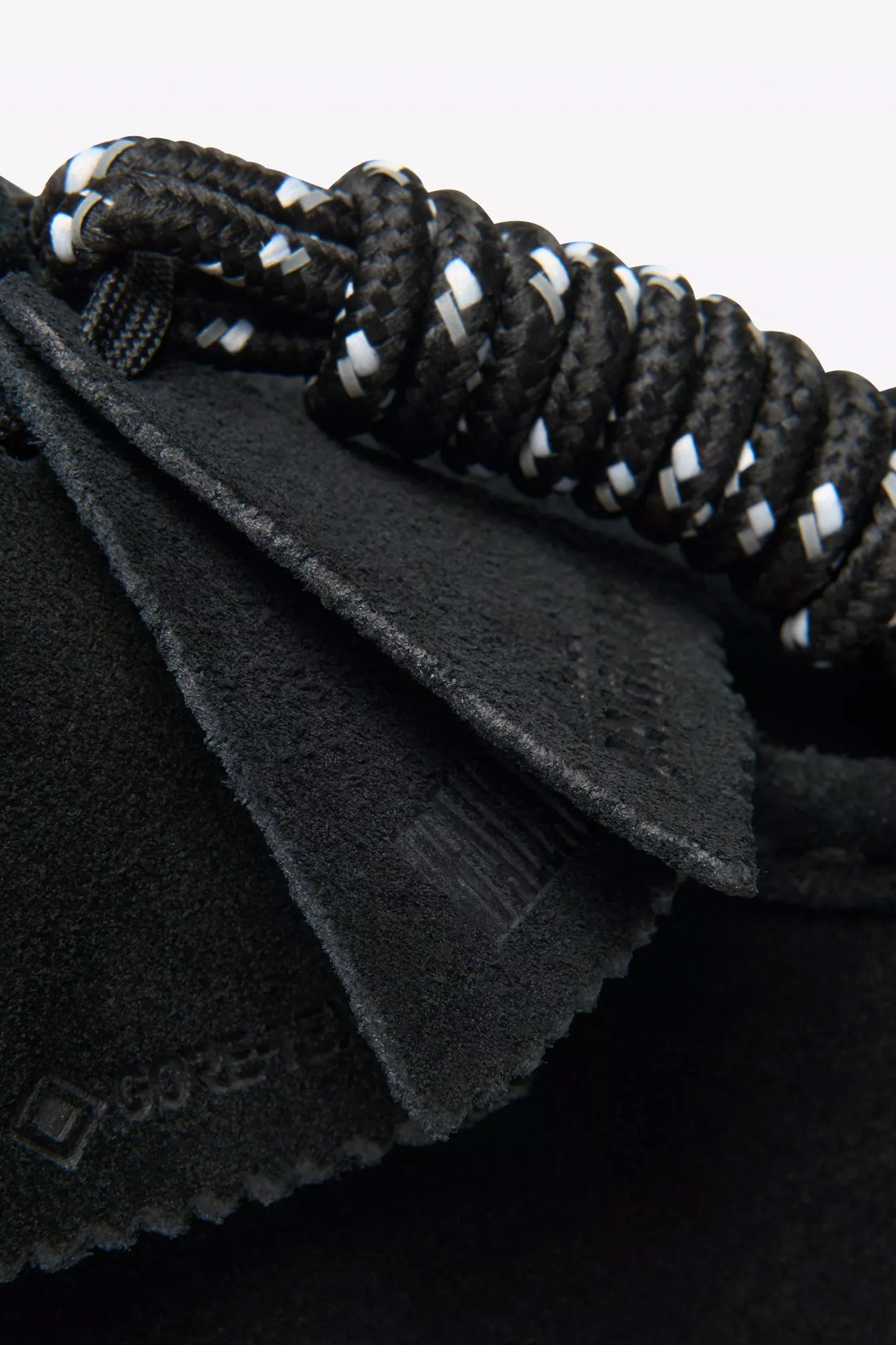 CLARKS - WALLABEE BOOT GTX - MAN - BLACK SUEDE