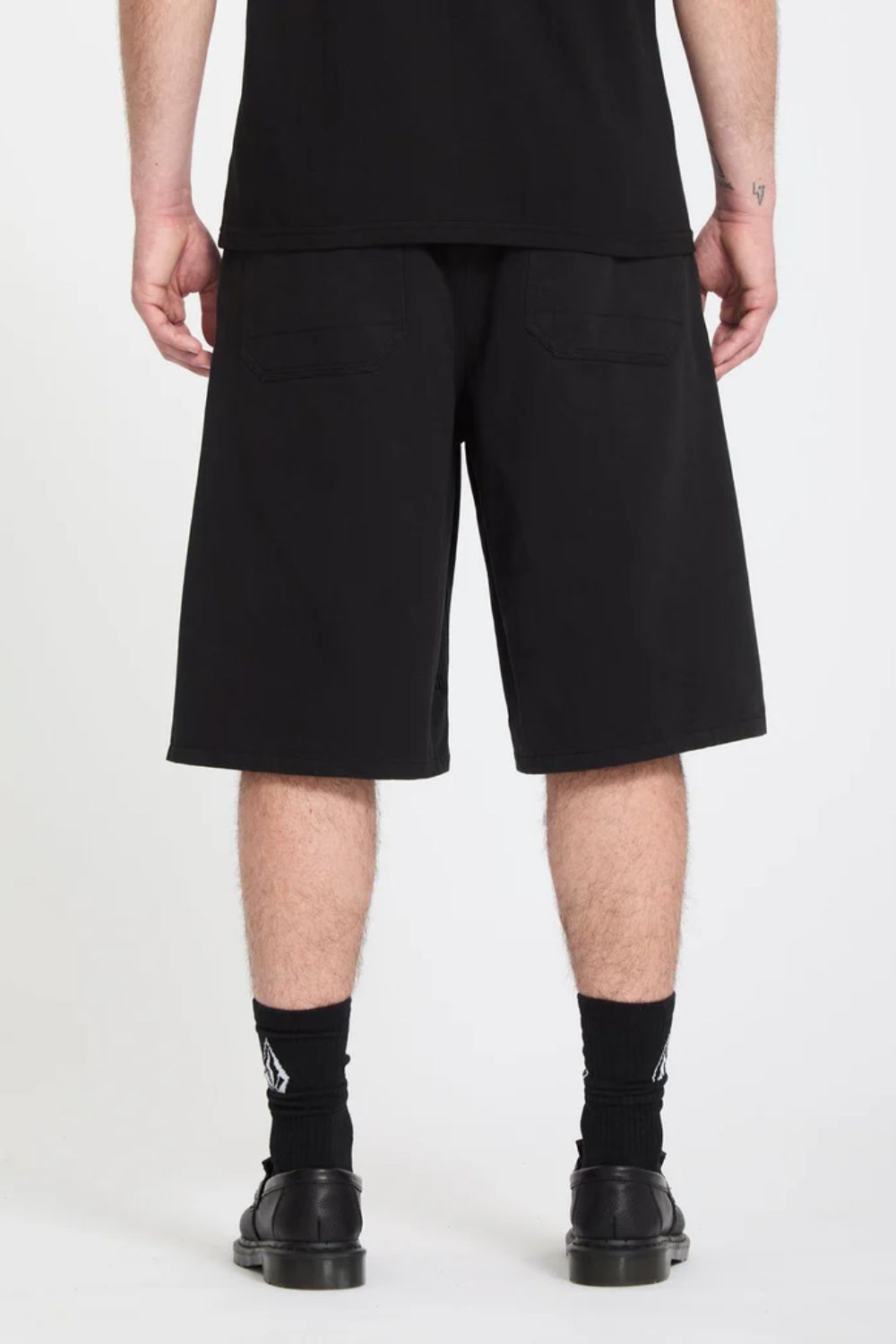 VOLCOM - CHILLOW PLEAT CHINO SHORT - BLACK