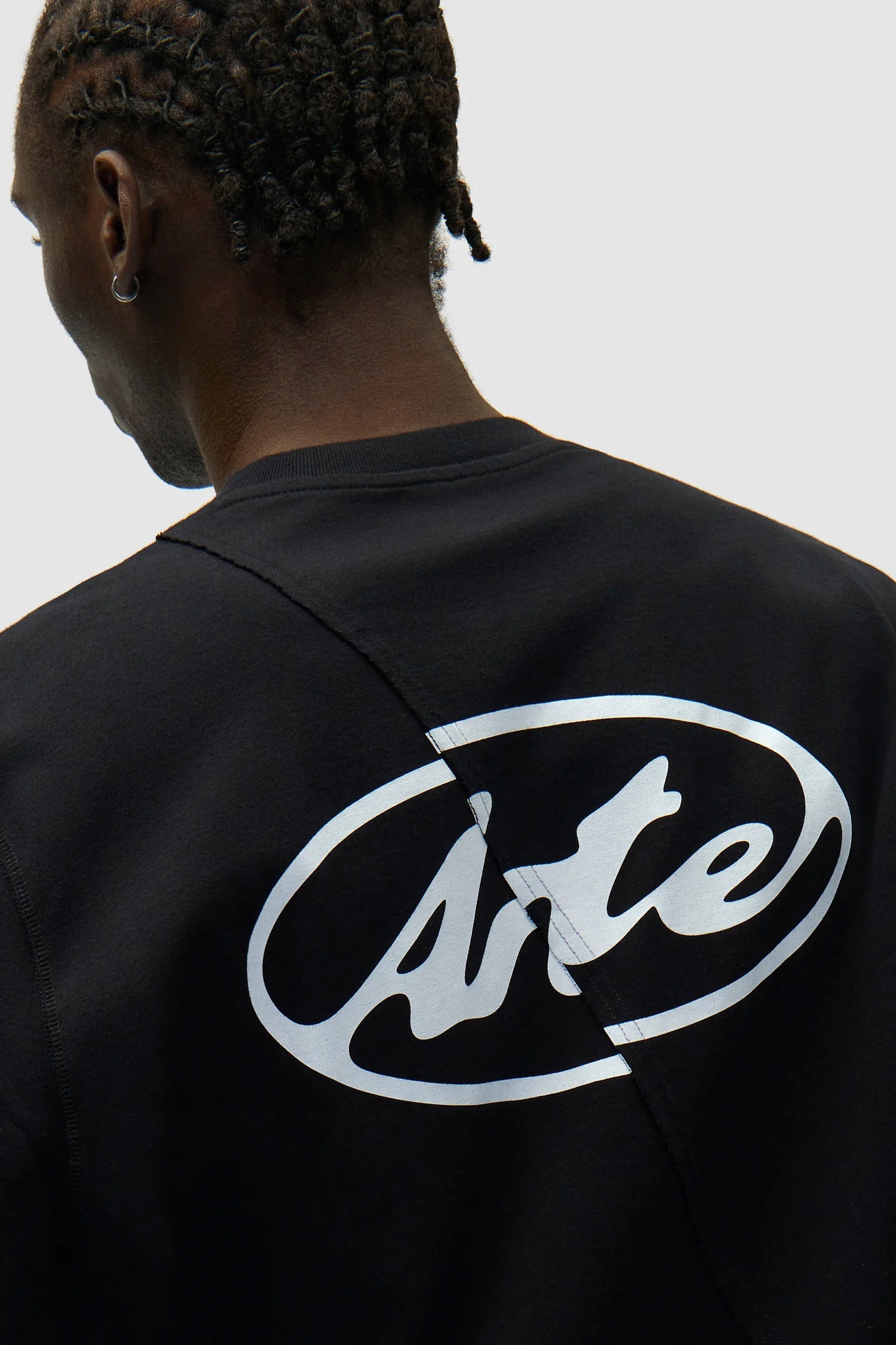 ARTE - BACK CIRCLE LOGO LONGSLEEVE T-SHIRT - BLACK