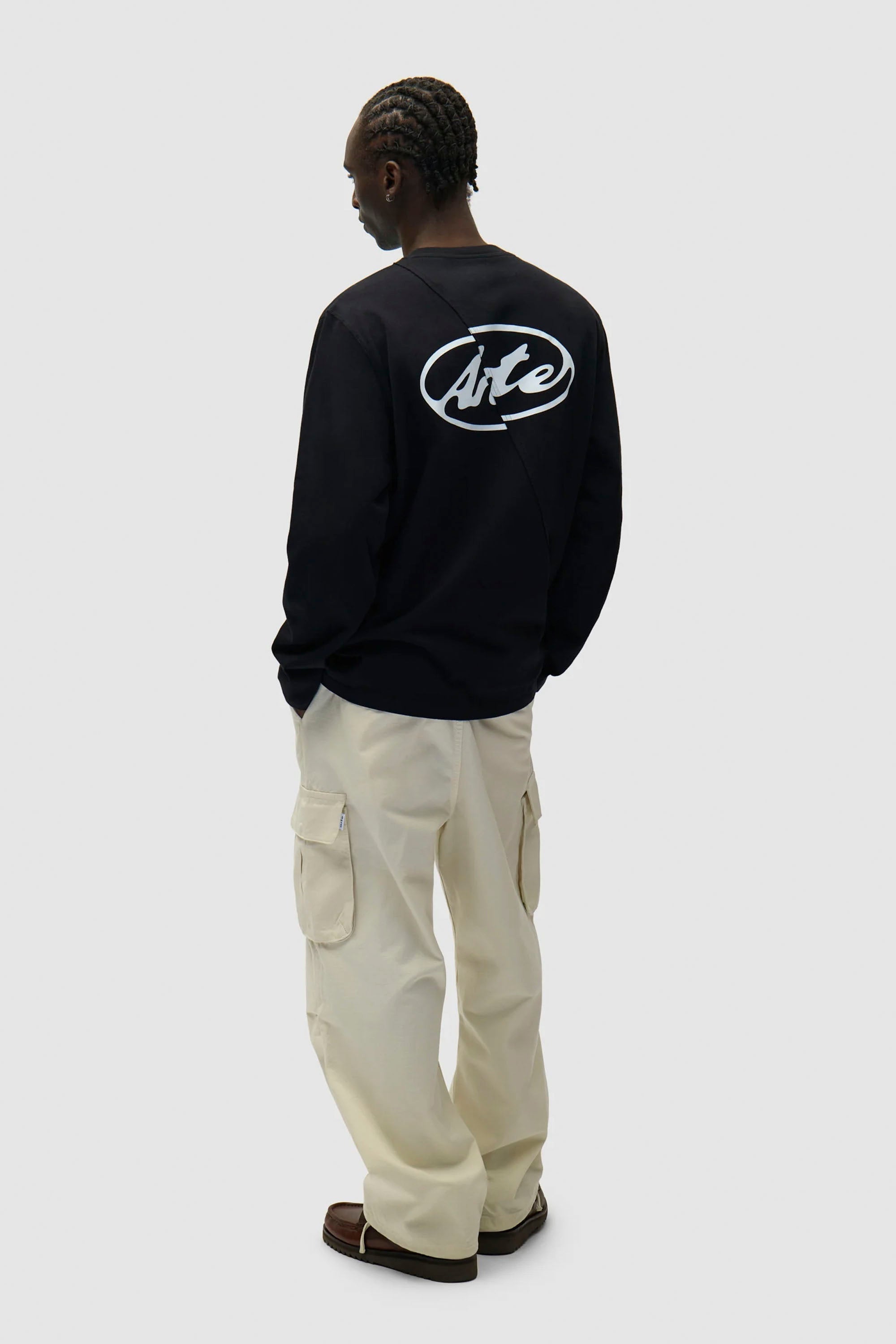 ARTE - BACK CIRCLE LOGO LONGSLEEVE T-SHIRT - BLACK