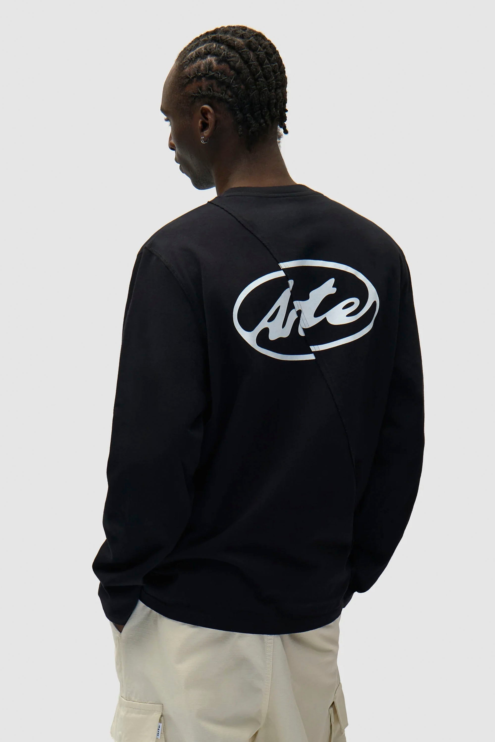 ARTE - BACK CIRCLE LOGO LONGSLEEVE T-SHIRT - BLACK