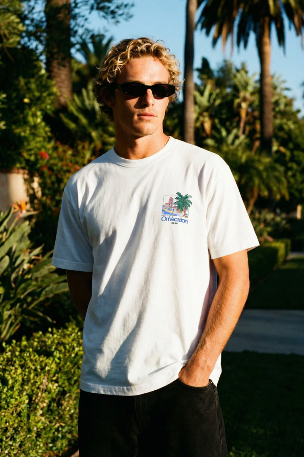 ON VACATION - MUCHO RELAXO T-SHIRT