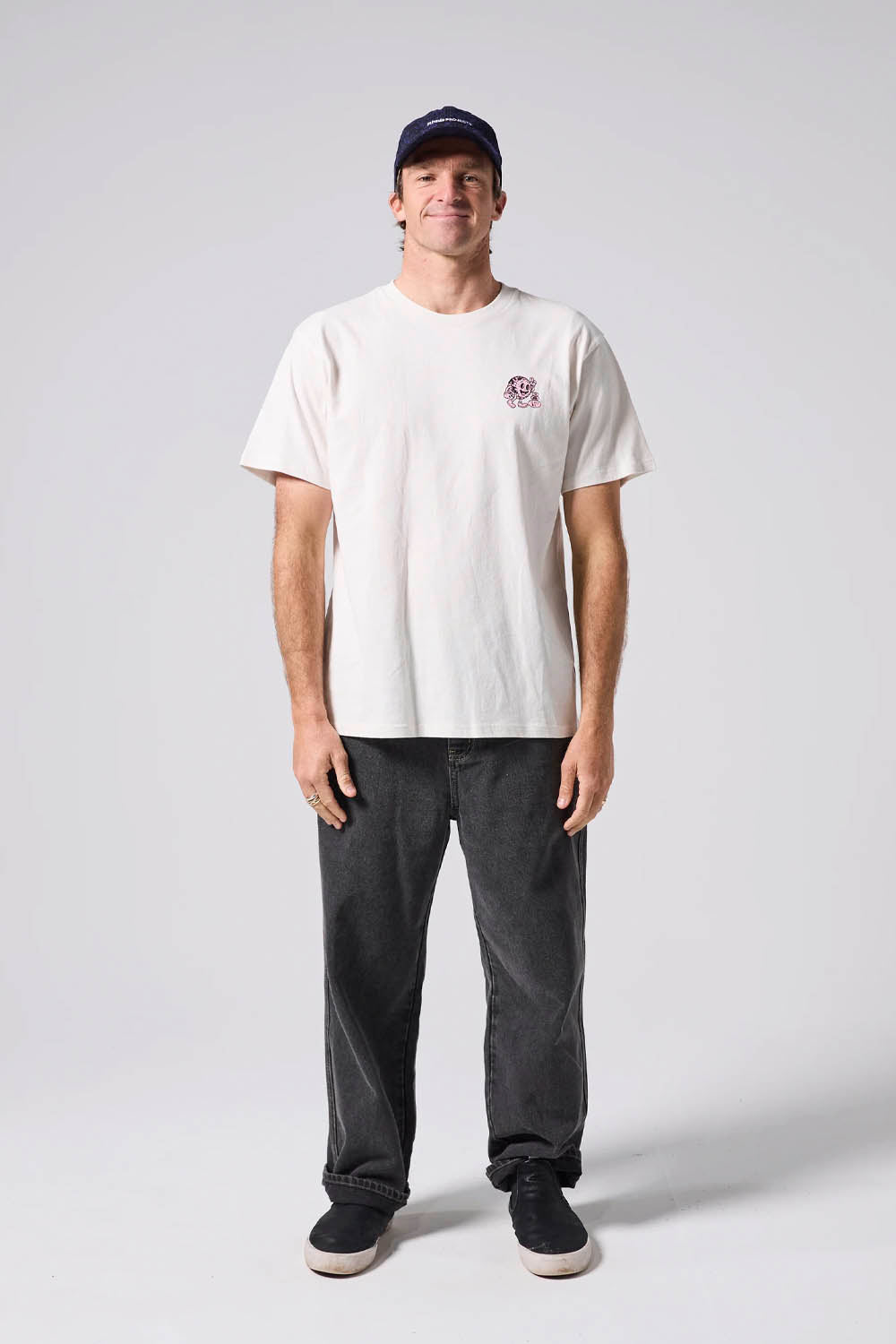RIVVIA PROJECTS - HAPPY GLOBE T-SHIRT