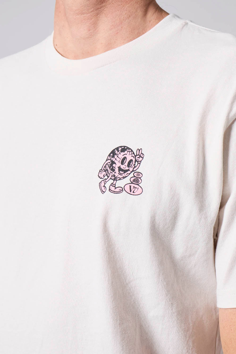 RIVVIA PROJECTS - HAPPY GLOBE T-SHIRT