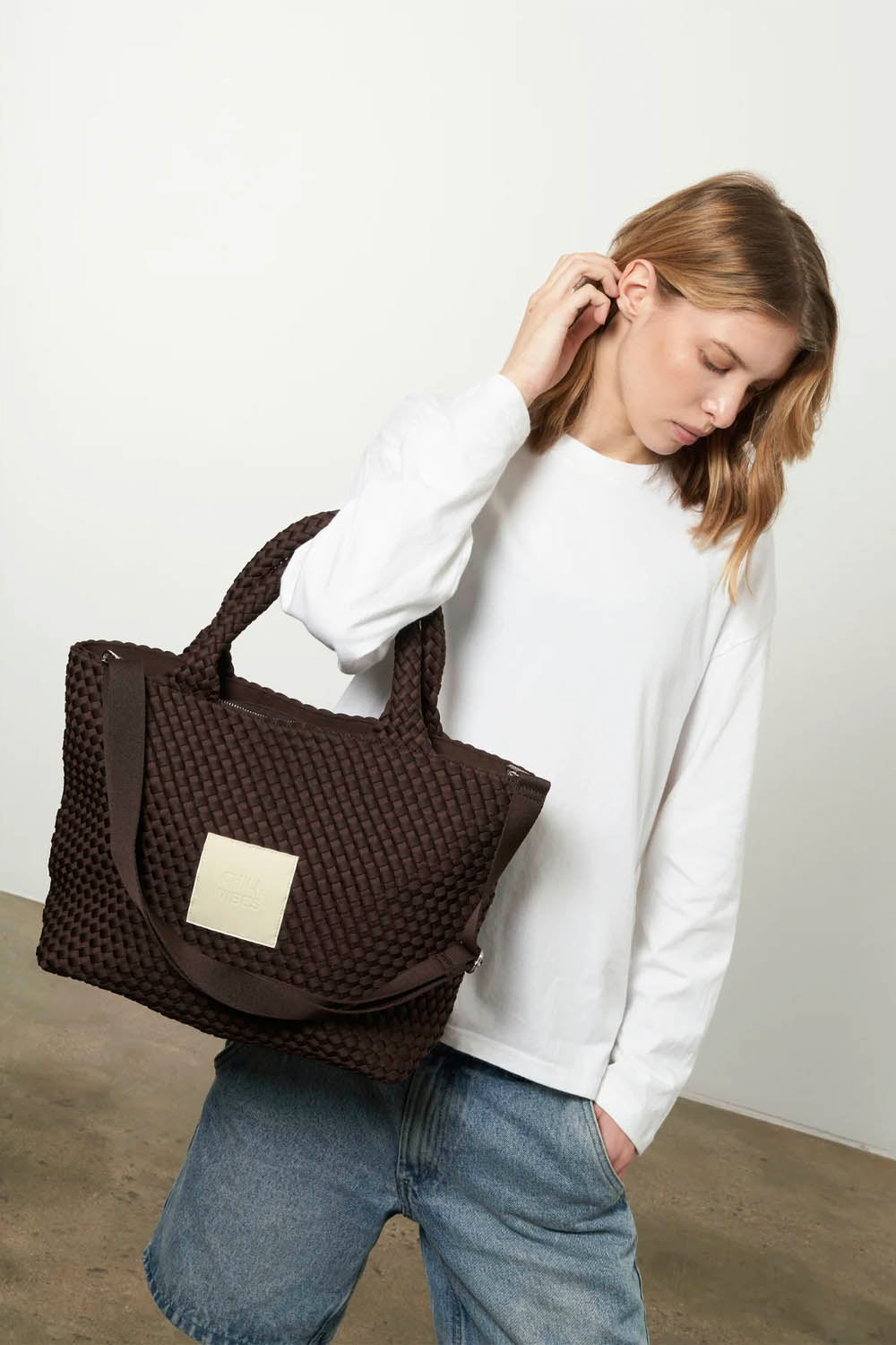 VERB TO DO - SYLVIA BAG - CHILL VIBES - DARK BROWN