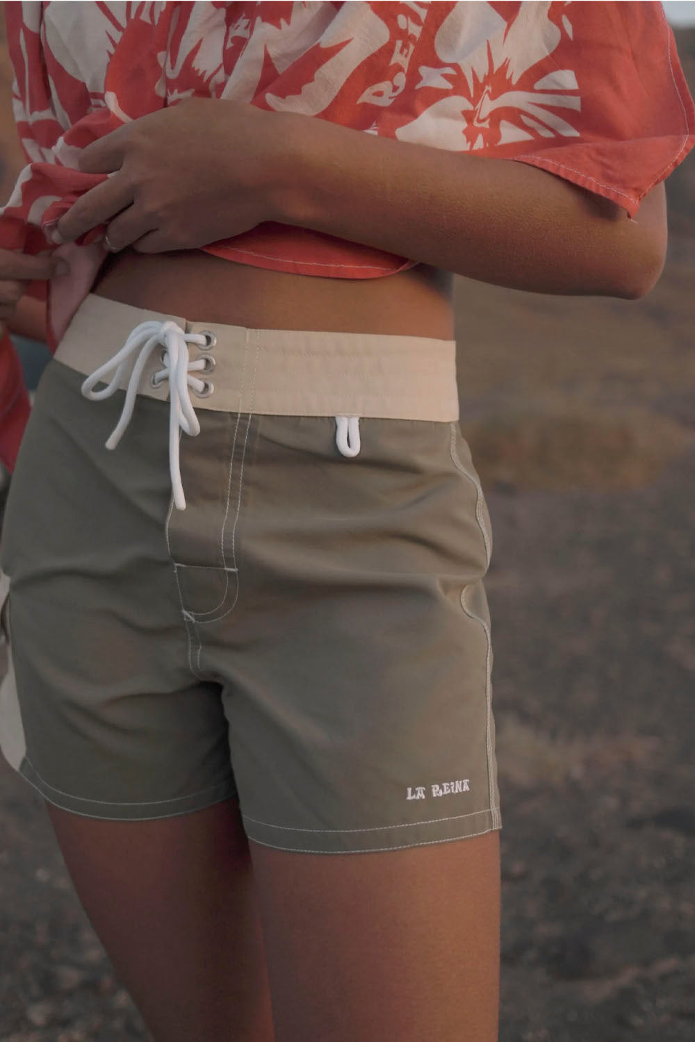 LA REINA BOARDSHORTS - GREEN OLIVA BOARDSHORT - WOMAN
