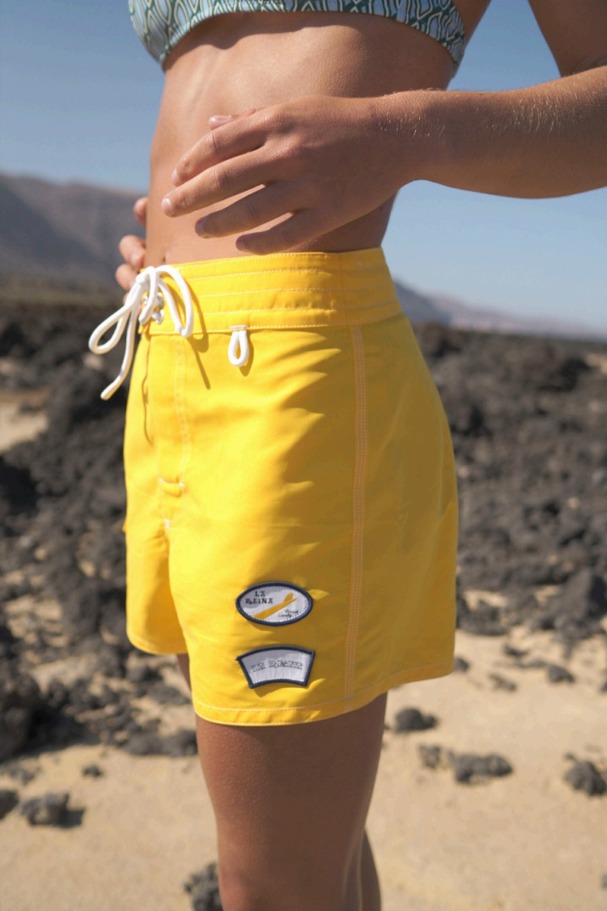 LA REINA BOARDSHORTS - YELLOW LIZARD BOARDSHORT - WOMAN