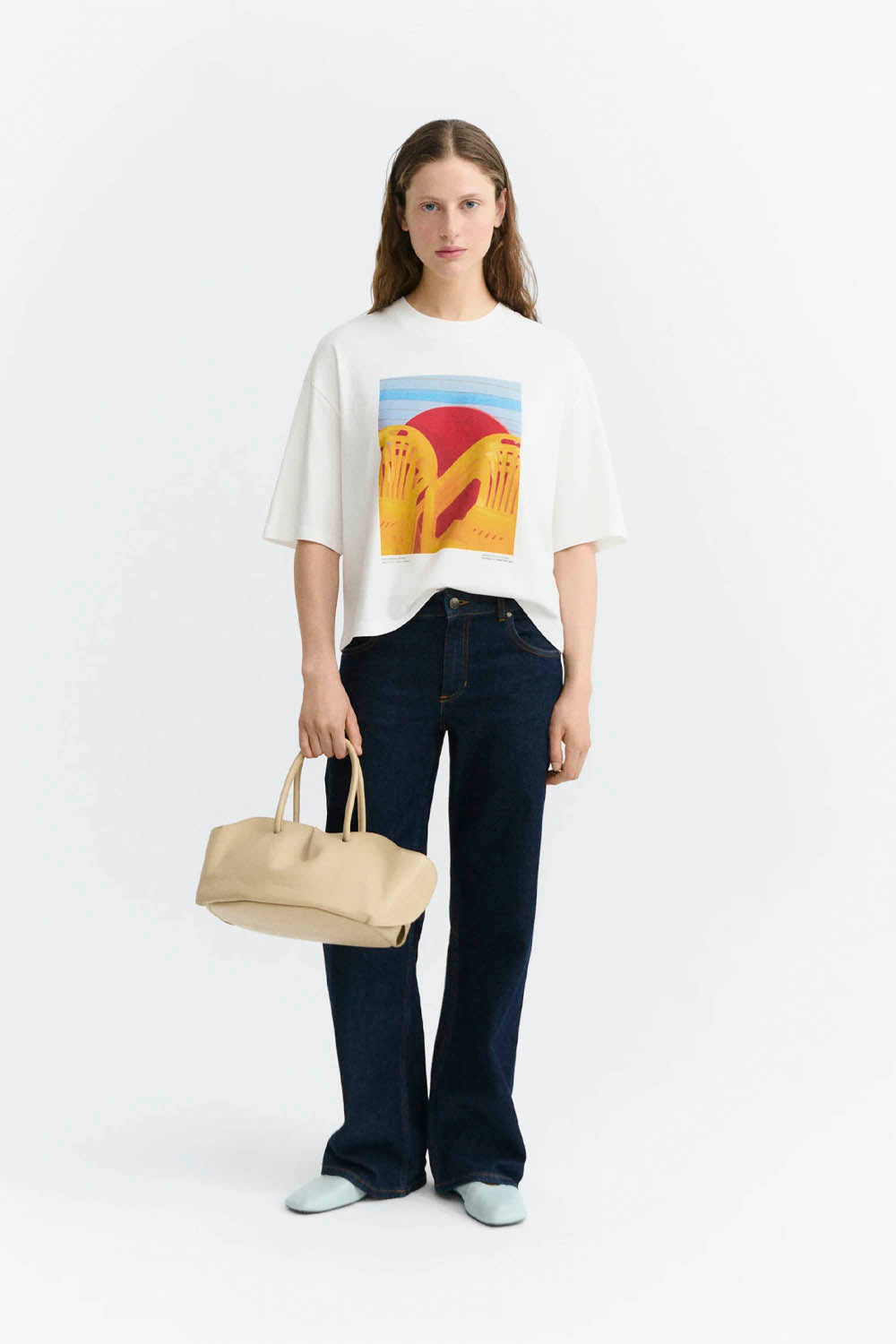 THINKING MU - LENA TEE - YOSIGO CHAIR