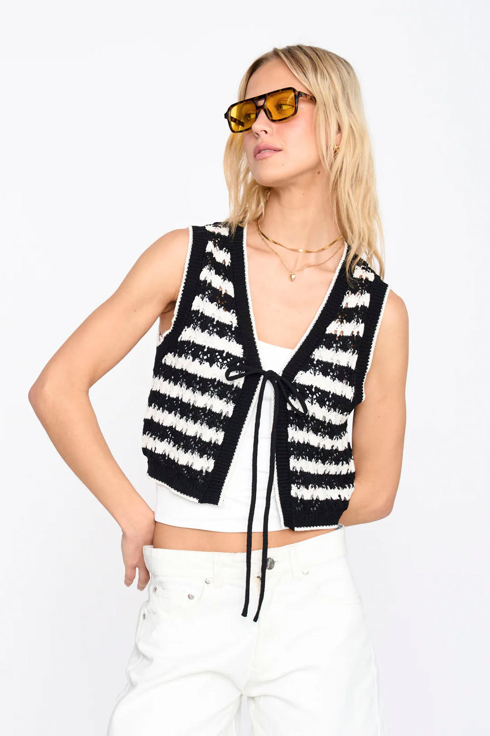 24COLOURS - STRIPED KNIT VEST - BLACK/WHITE