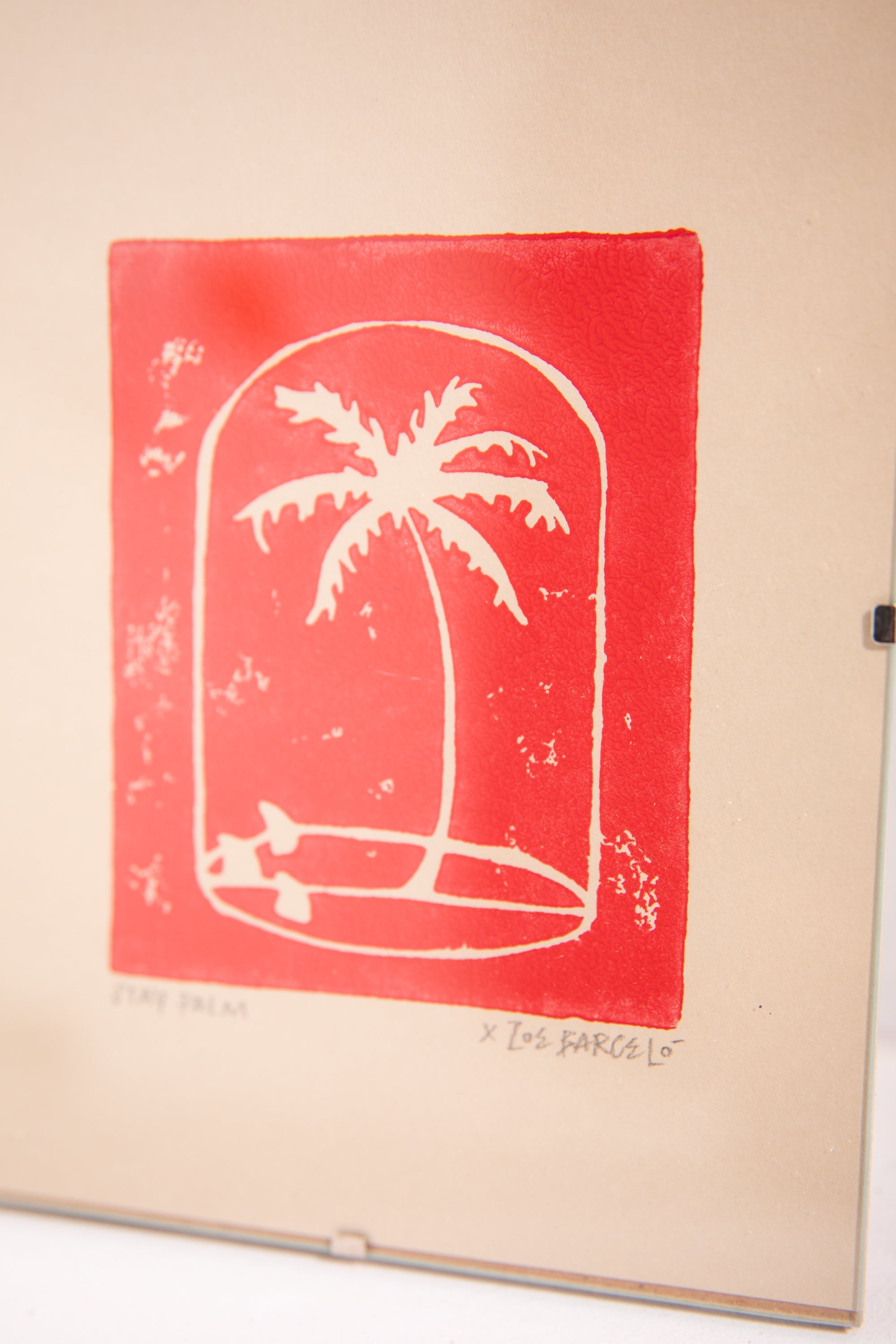 PUKAS X ZOE BARCELO - STAY PALM RED LAMINA PEQUEÑA